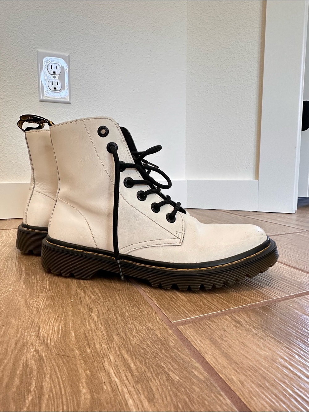 Dr. Martens White Lace-Up Men’s Boots with Black Accents - Picture 3 of 6